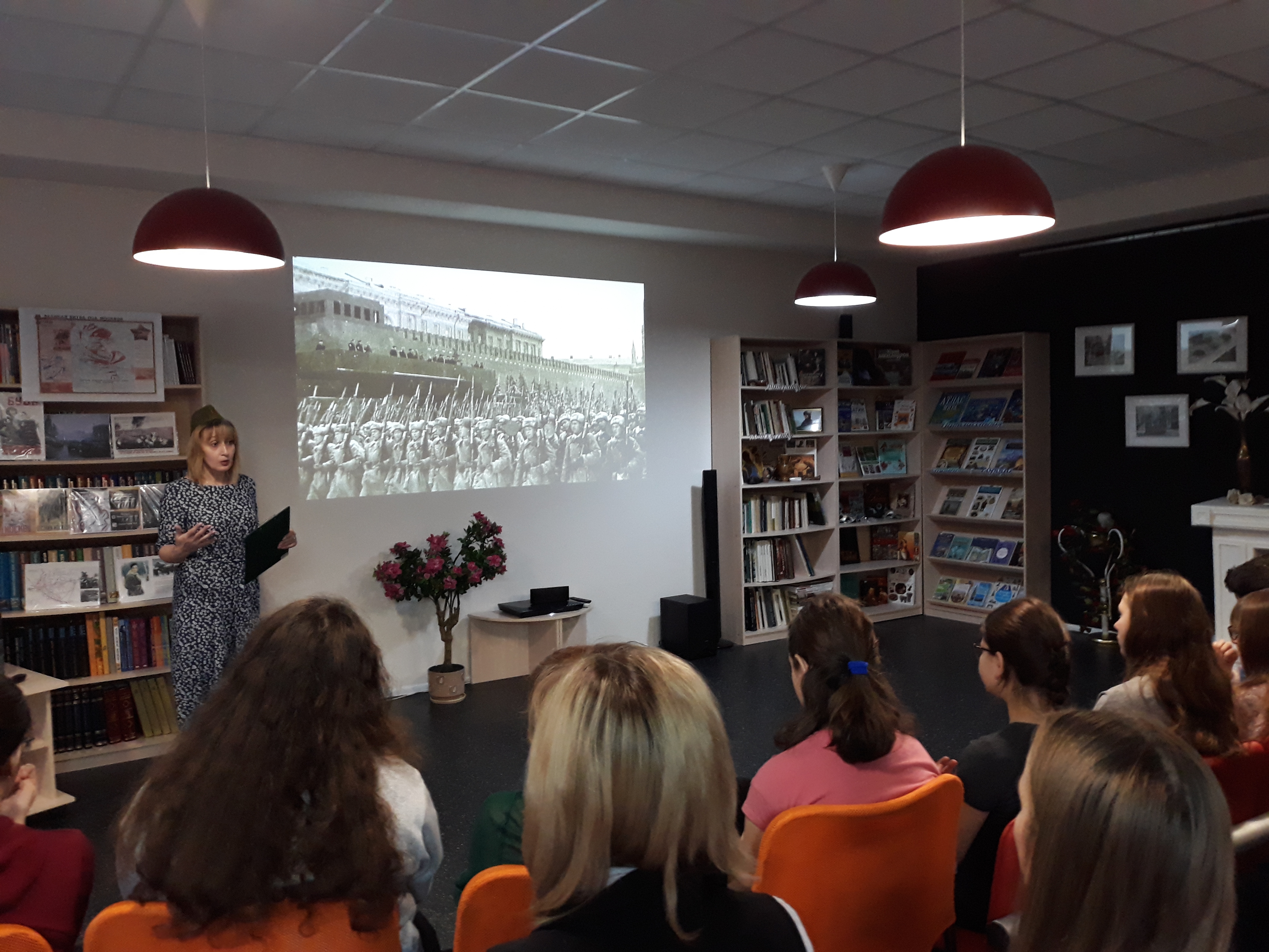 В центральной библиотеке Щербинки провели патриотический час для школьников