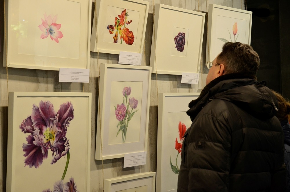 Выставку «В цветах» открыли  в Галерее Эрьзи. Фото: архив.