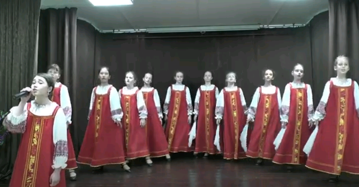 Сотрудники Детско-юношеского центра провели праздничный концерт. Фото: Скриншот с официальной страницы в социальных сетях