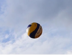 Сотрудники школы №2117 в Щербинке организовали соревнования по волейболу   