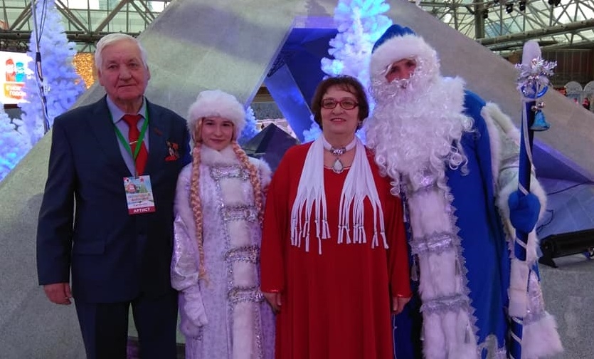 Получатели социальных услуг из Щербинки побывали на новогоднем карнавале 
