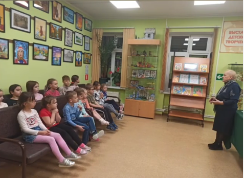 Воспитанники Детско-юношеского центра Щербинки посетили книжную выставку. Фото: официальная страница ДЮЦ в социальных сетях 